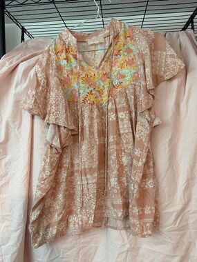 NWOT Peachy top by Sugarfox size medium. Light material, flowy fit